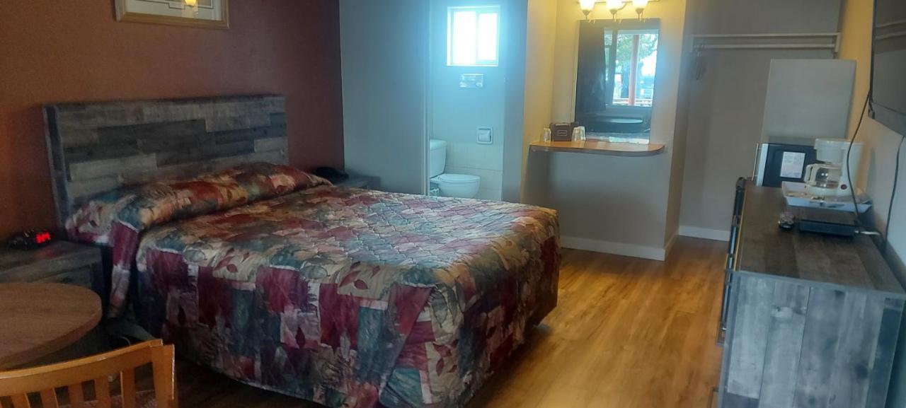 Lazy Bear Lodge Cranbrook Dış mekan fotoğraf